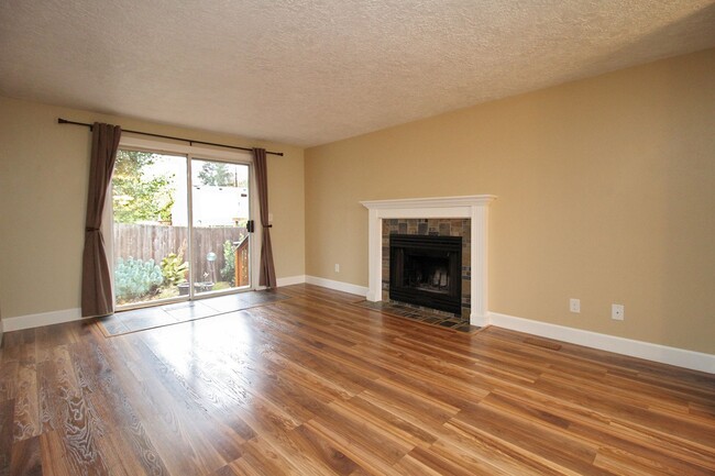 Foto del edificio - Updated 3 Bed/2 Bath Milwaukie Ranch Home ...