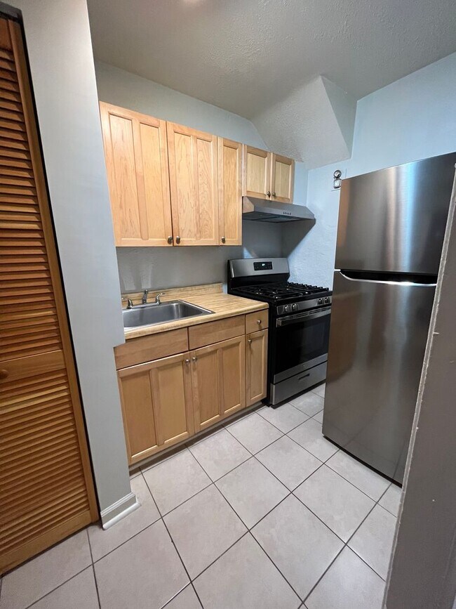 Foto del edificio - Lovely 2 BR/1 BA Townhome in River Terrace!