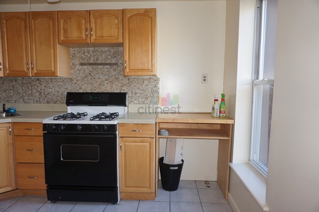 Building Photo - 275 24th St