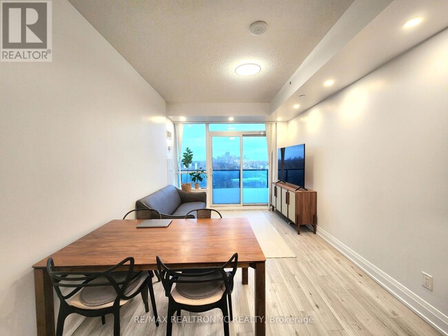 Photo du bâtiment - 7165-7165 Yonge St