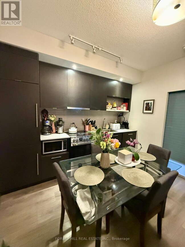 Building Photo - 435 Richmond St W