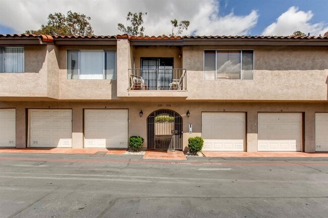 Building Photo - AVAILABLE NOW FOR PRE-PLEASING! 2 BEDROOM ...