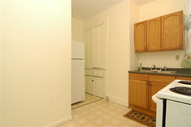 Kitchen with Fridge - 502 Wyncotte St