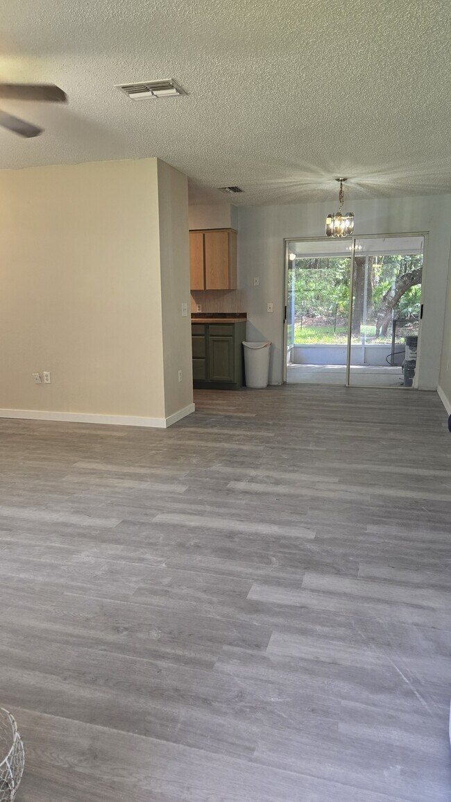 Building Photo - 8500 N Sue Marie Point