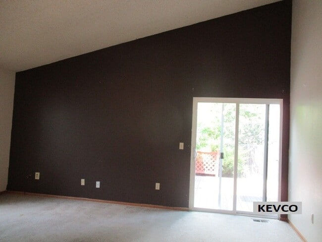Building Photo - Four Bedroom Single Family Home