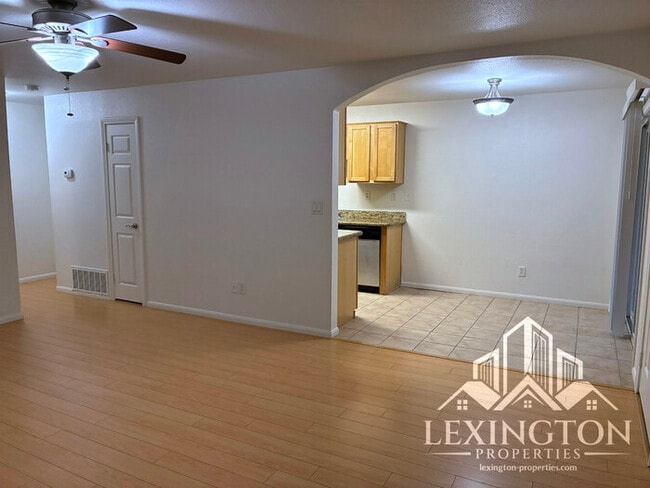 Foto del edificio - Stunning, 2BD/1BA, Condo in the Villaggio Community off Madison Ave. and Auburn Blvd.!