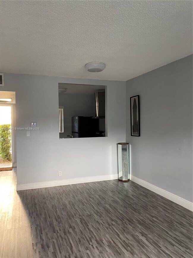 Foto del edificio - 5102 NW 36th St