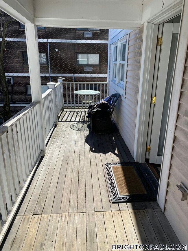 Building Photo - 8 Glencoe St