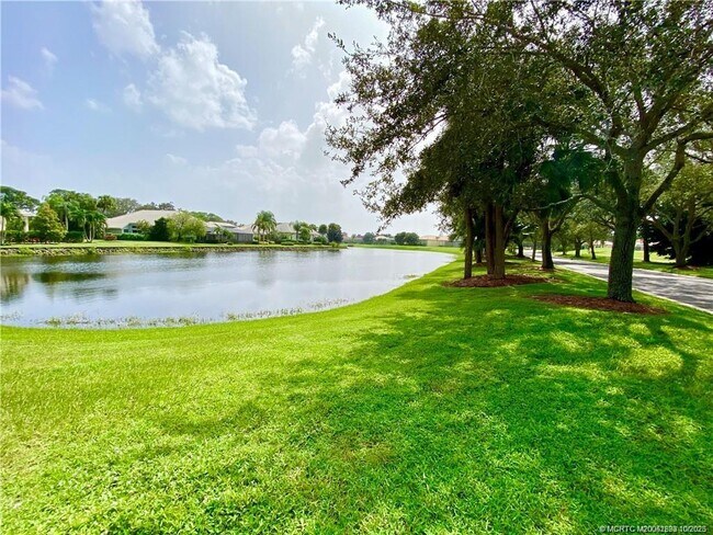 Foto del edificio - 3198 SE Carrick Green Ct