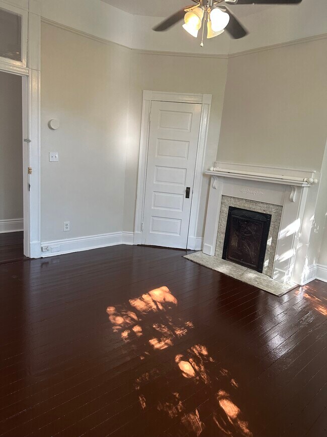 Foto del edificio - 6025 S Robertson St