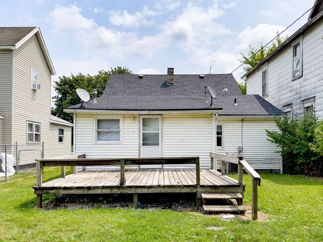Foto del edificio - *AVAILABLE NOW!* Cozy Three Bedroom Home!