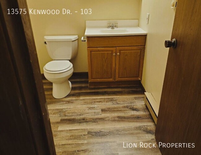 Building Photo - 13575 Kenwood Dr N