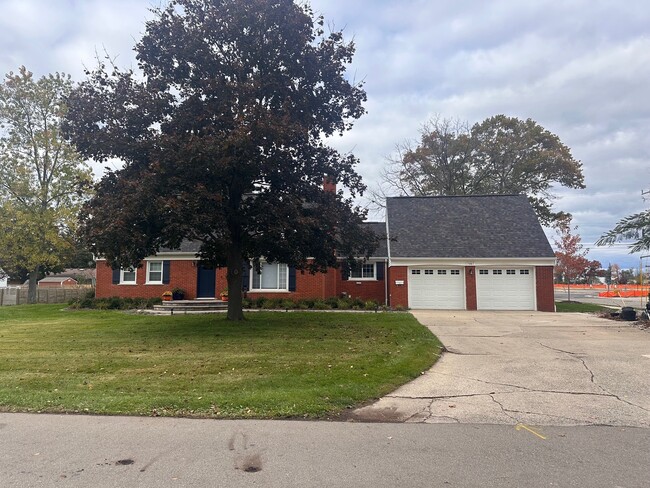 Foto del edificio - 7987 State St