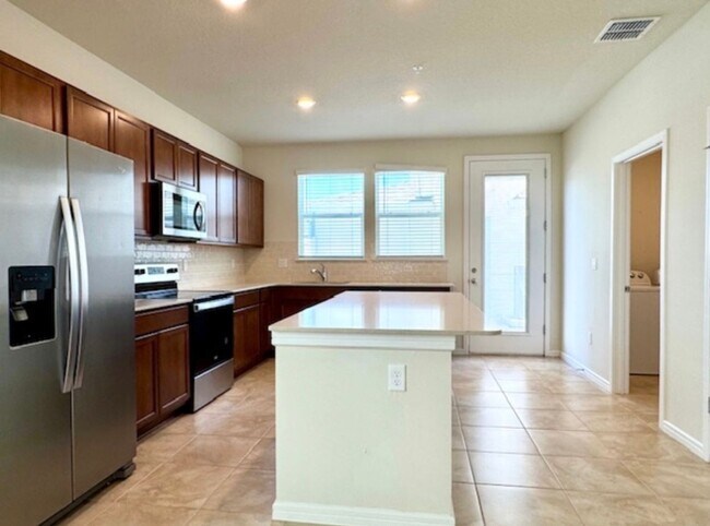 Foto del edificio - Isles of Lake Nona!! 3 Bedroom 2.5 Bathroom Townhome