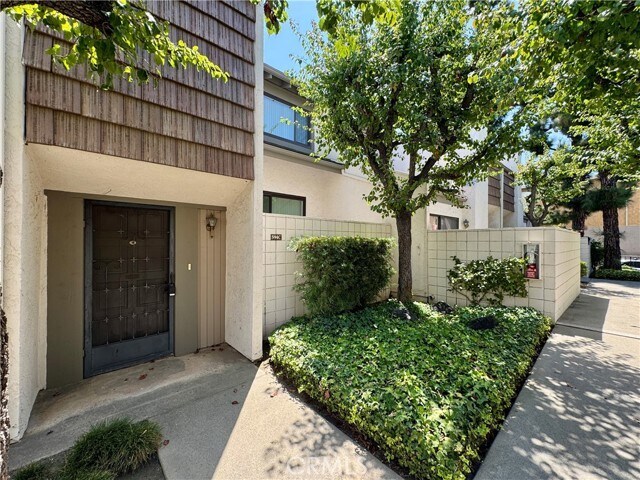Building Photo - 594 W Huntington Dr