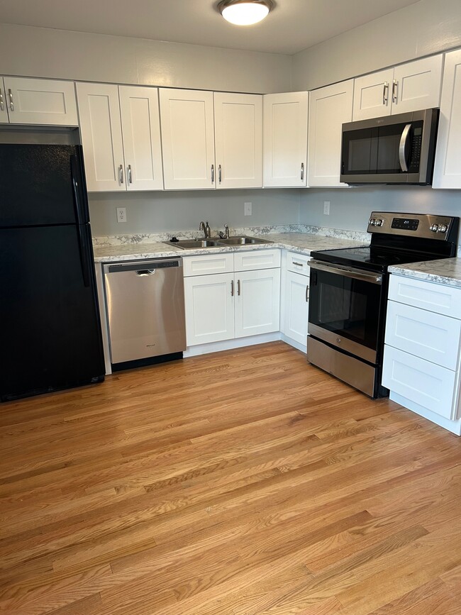 Building Photo - 1685 Meyer Dr