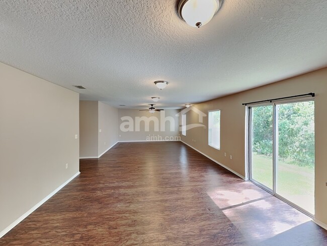 Building Photo - 7271 Wakeview Dr