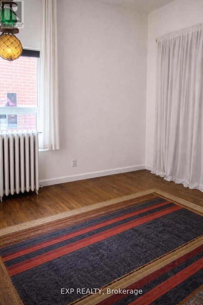 Photo du bâtiment - 190 Dunn Ave