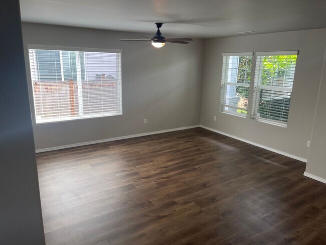 Building Photo - Beautiful Open Concept 4 Bedroom 2.5 Bath Home with Fenced Yard  in Gated Community