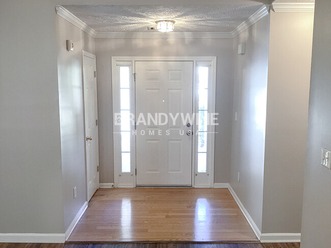 Building Photo - One month FREE RENT