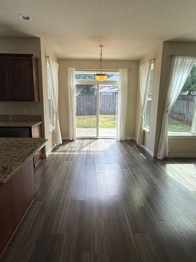 Foto del edificio - Gorgeous 4Bd/2.5Ba Craftsman Home in East Vancouver!