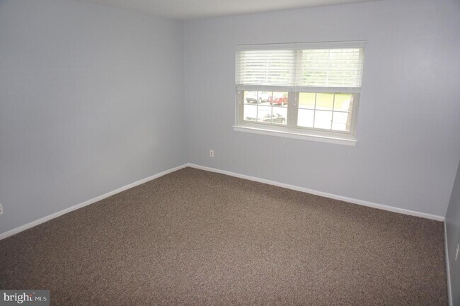 Building Photo - 388 Drummers Ln