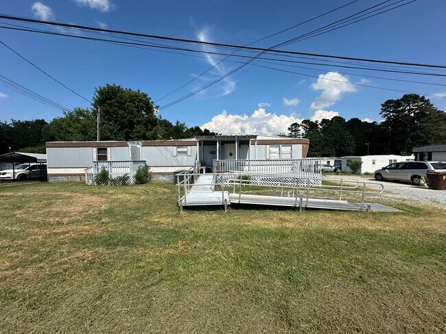 Foto del edificio - 5416 Meadowbrook Dr
