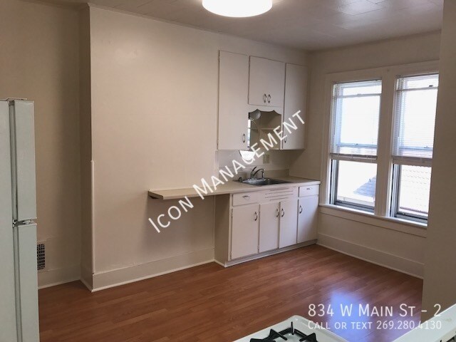 Foto del edificio - 834 W Main St