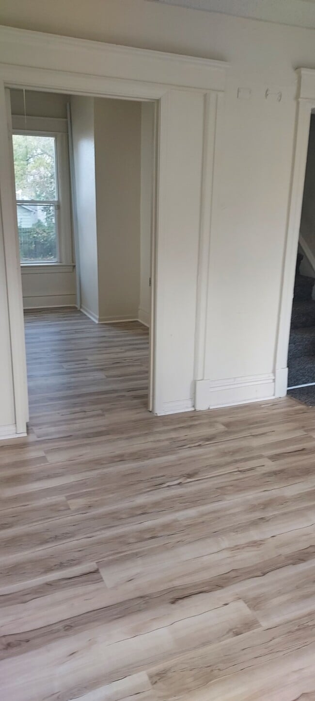 Building Photo - 231 Forest Ave