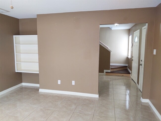 Building Photo - 10802 Meadow Walk Ln