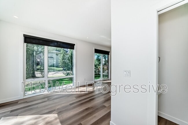 Photo du bâtiment - 7726-7105 105 Ave NW