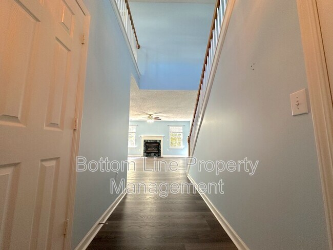 Foto del edificio - 5901 Hidden Meadow Ln