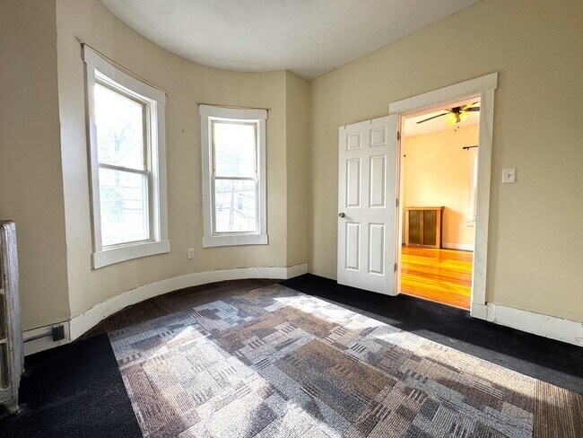 Foto del edificio - 24 Weld Hill St