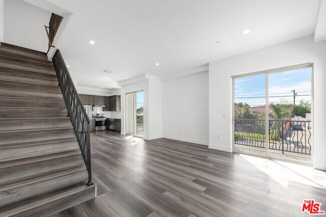 Building Photo - 6006 Klump Ave