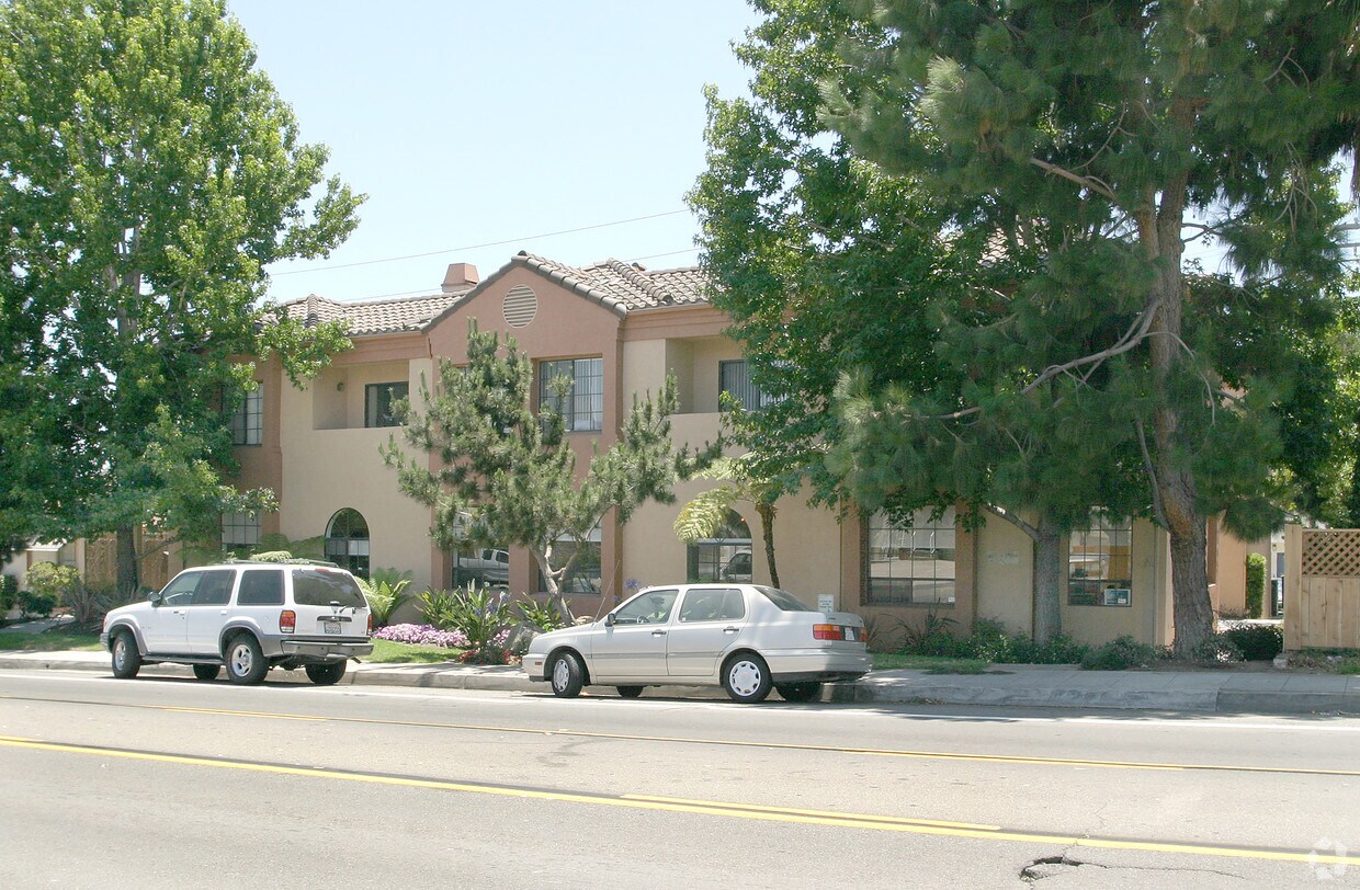 Primary Photo - 2123 Garnet Ave