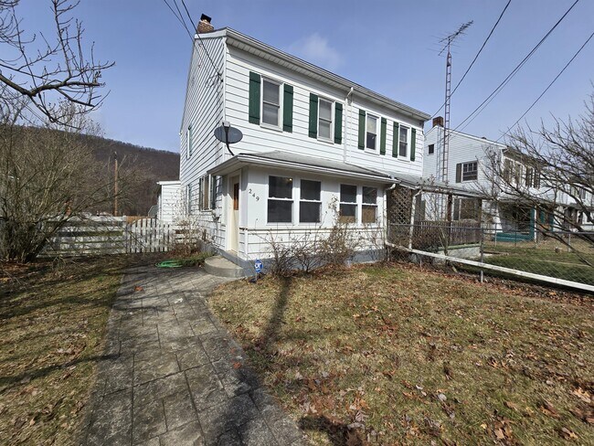 Building Photo - 249 Pine Grove Rd