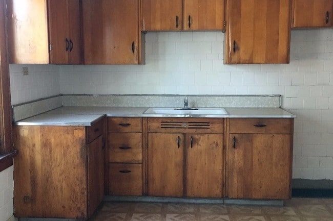 Kitchen - 4064 E 57th St