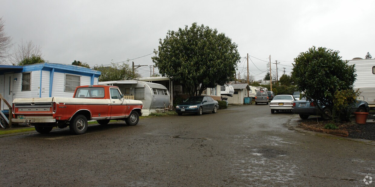Foto del edificio - Gilley's Trailer Park
