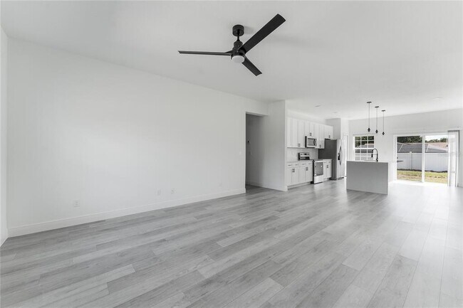 Building Photo - 14875 SW 48th Ave