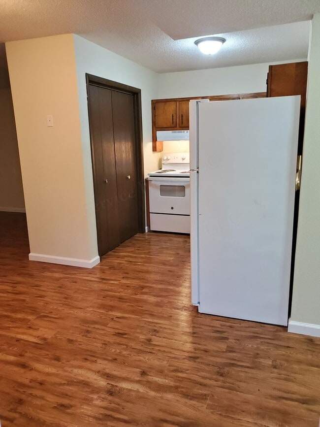 Building Photo - Greenville Apartments