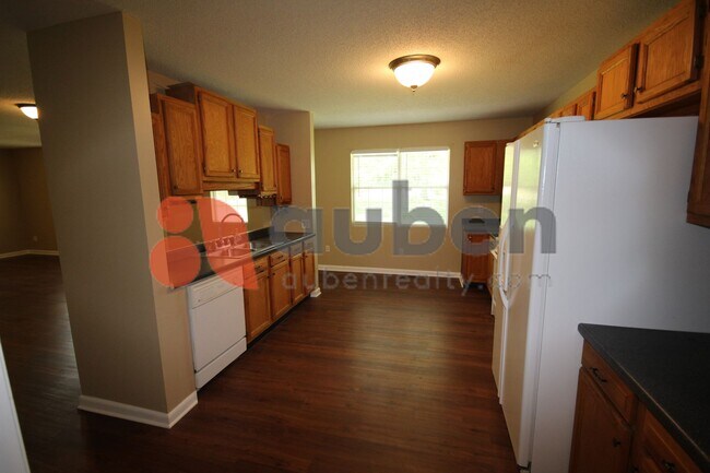 Foto del edificio - Quiet 3 Bedroom 2 Bath with Creek Access