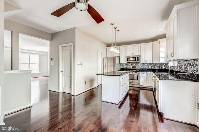 Building Photo - 12915 Wood Cres Cir