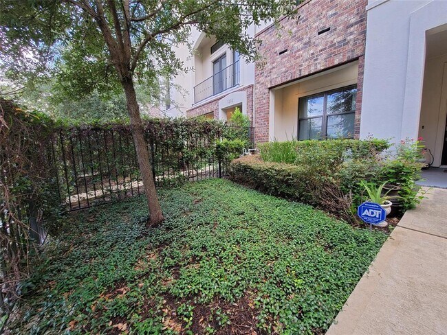 Foto del edificio - 1210 W Dallas St