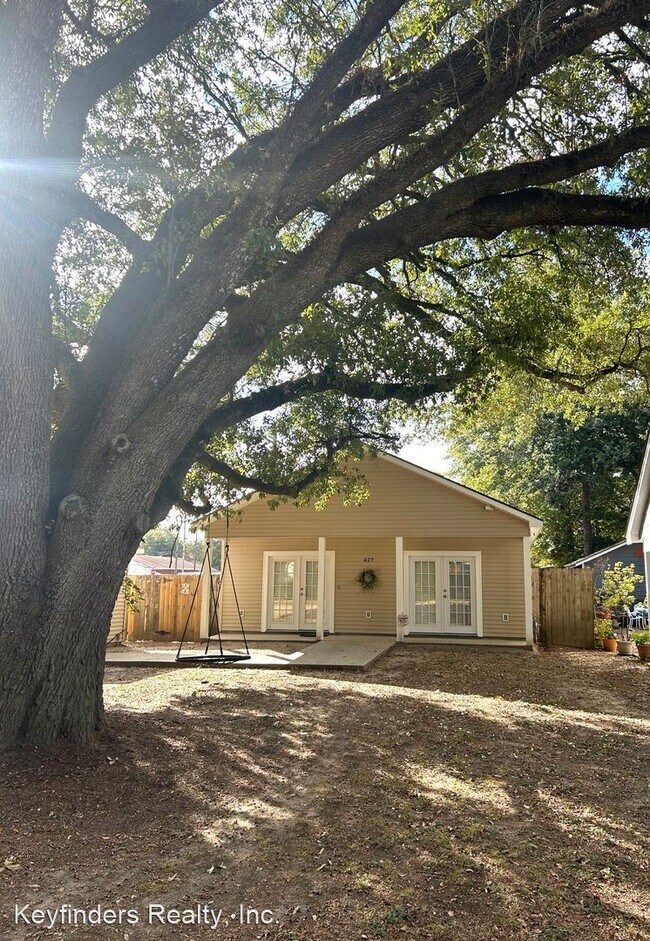 Foto del edificio - 3 br, 2 bath House - 627 California Ave.