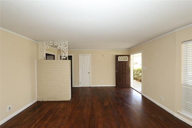 Building Photo - 5422 Kinglet St