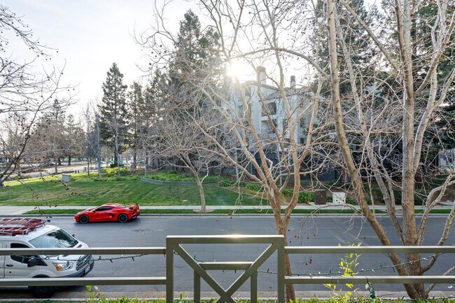Building Photo - PRIZED UNIT IN RESORT-LIKE COMMUNITY EXCEL...