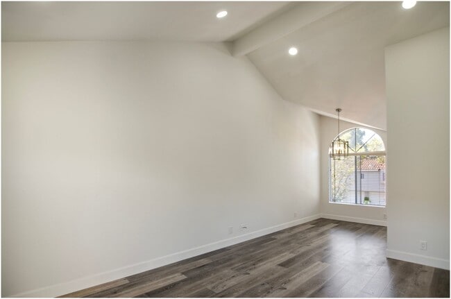 Building Photo - 49 Whippoorwill Ln