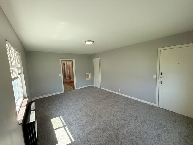 Building Photo - 3135 Mozart Ave
