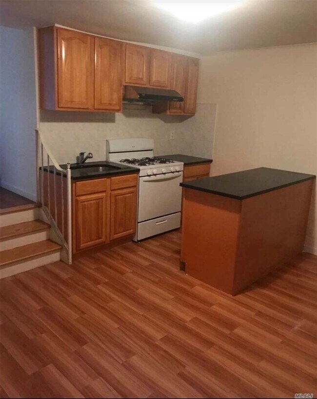 Foto del edificio - 66-41 Grand Ave