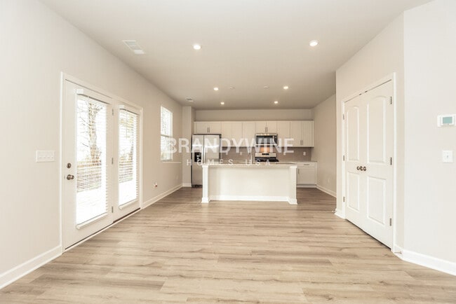 Building Photo - 329 Dearborn Sta Dr